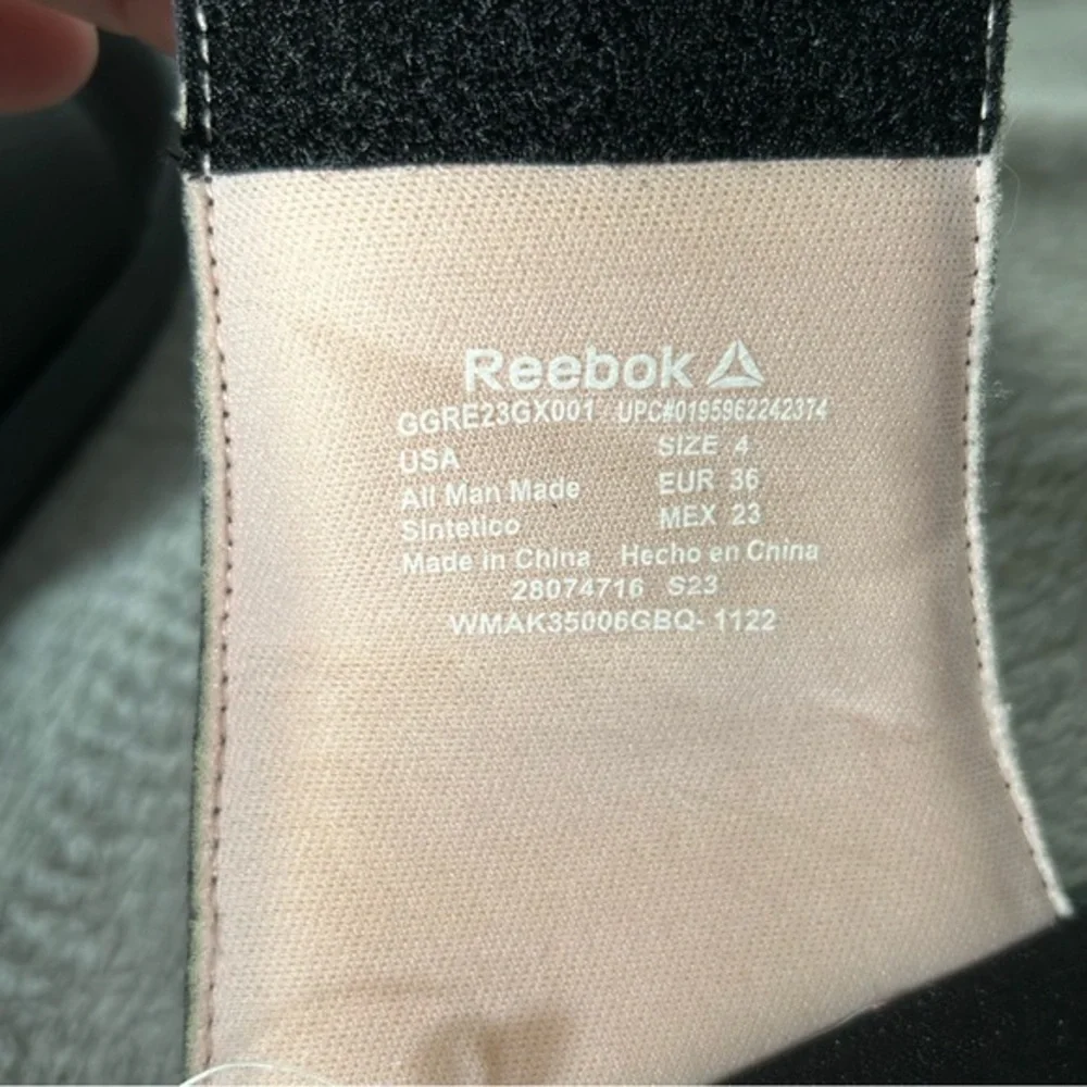 Reebok Slides Girls Size 4 Black‎ Slip On Sandals Memory Foam Lightweight…